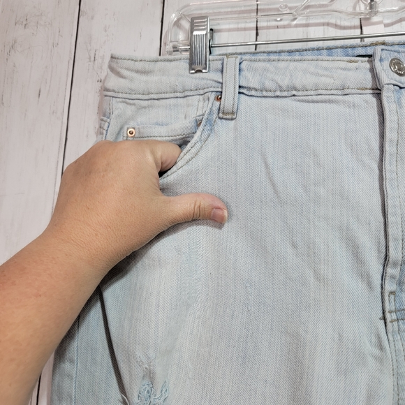 Wild Fable Women's Lightwash Distressed Cotton Stretch Denim Blue Jeans Size 16. - Picture 3 of 7